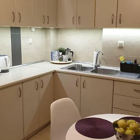 Feels Like Apartment *